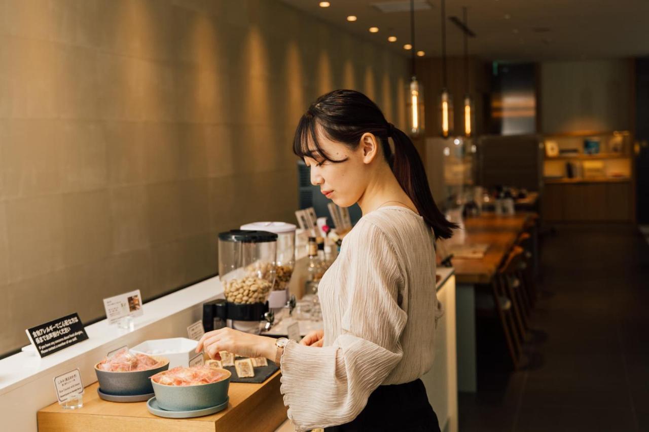 Kanazawa Tokyu Hotel Εξωτερικό φωτογραφία A woman working in a restaurant