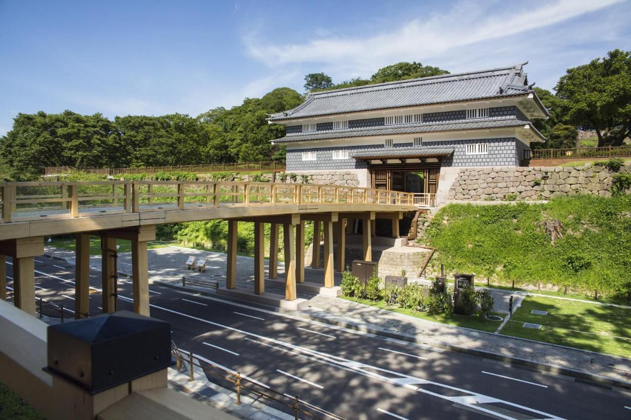 Kanazawa Tokyu Hotel Εξωτερικό φωτογραφία The gate of the castle