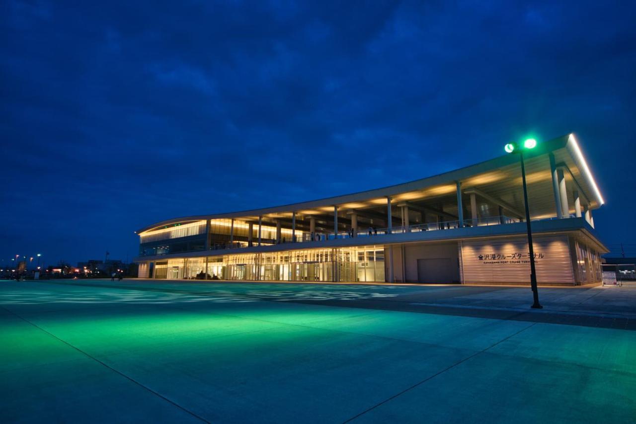 Kanazawa Tokyu Hotel Εξωτερικό φωτογραφία The terminal at night