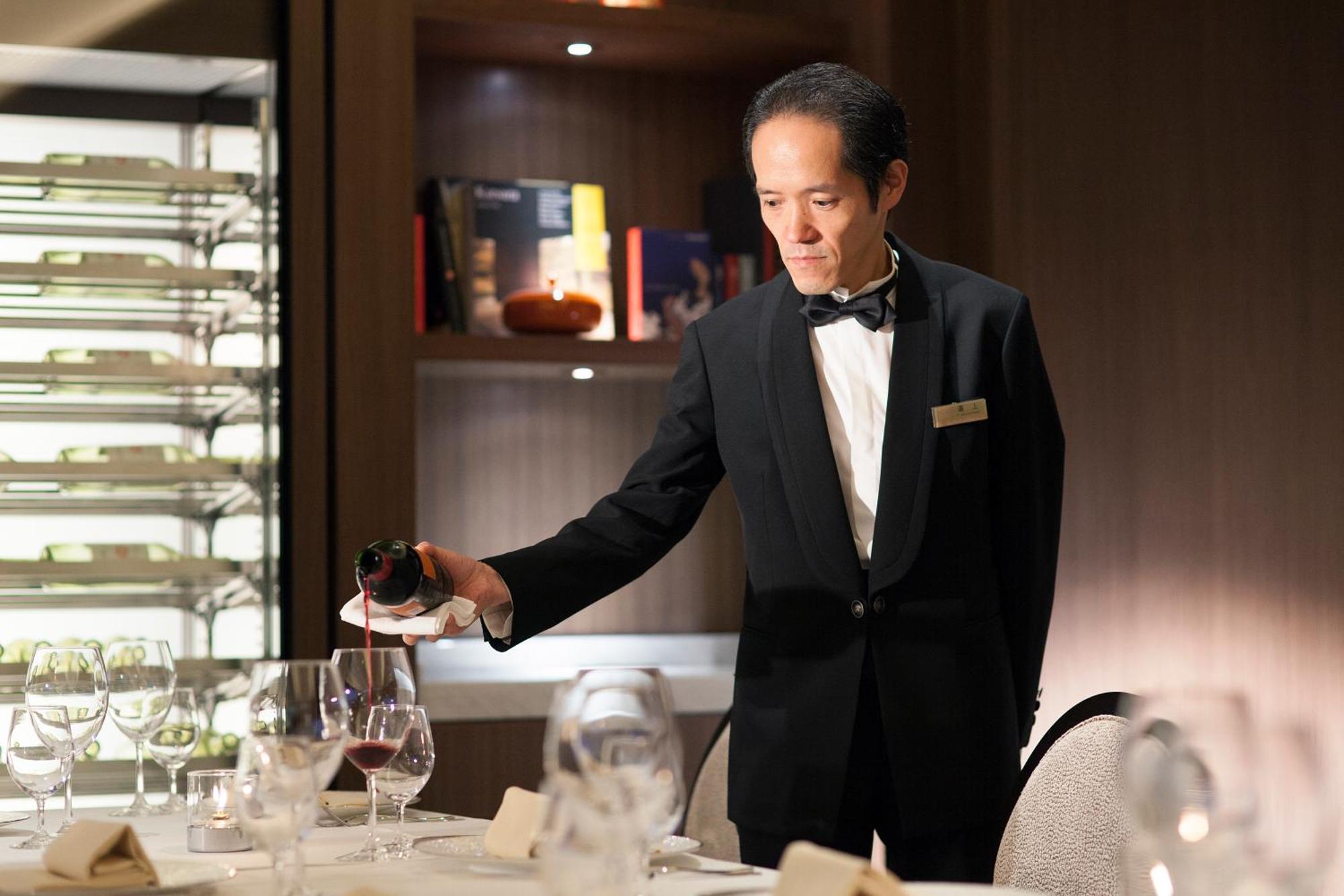 Kanazawa Tokyu Hotel Εξωτερικό φωτογραφία A butler at the Mandarin Oriental, Tokyo