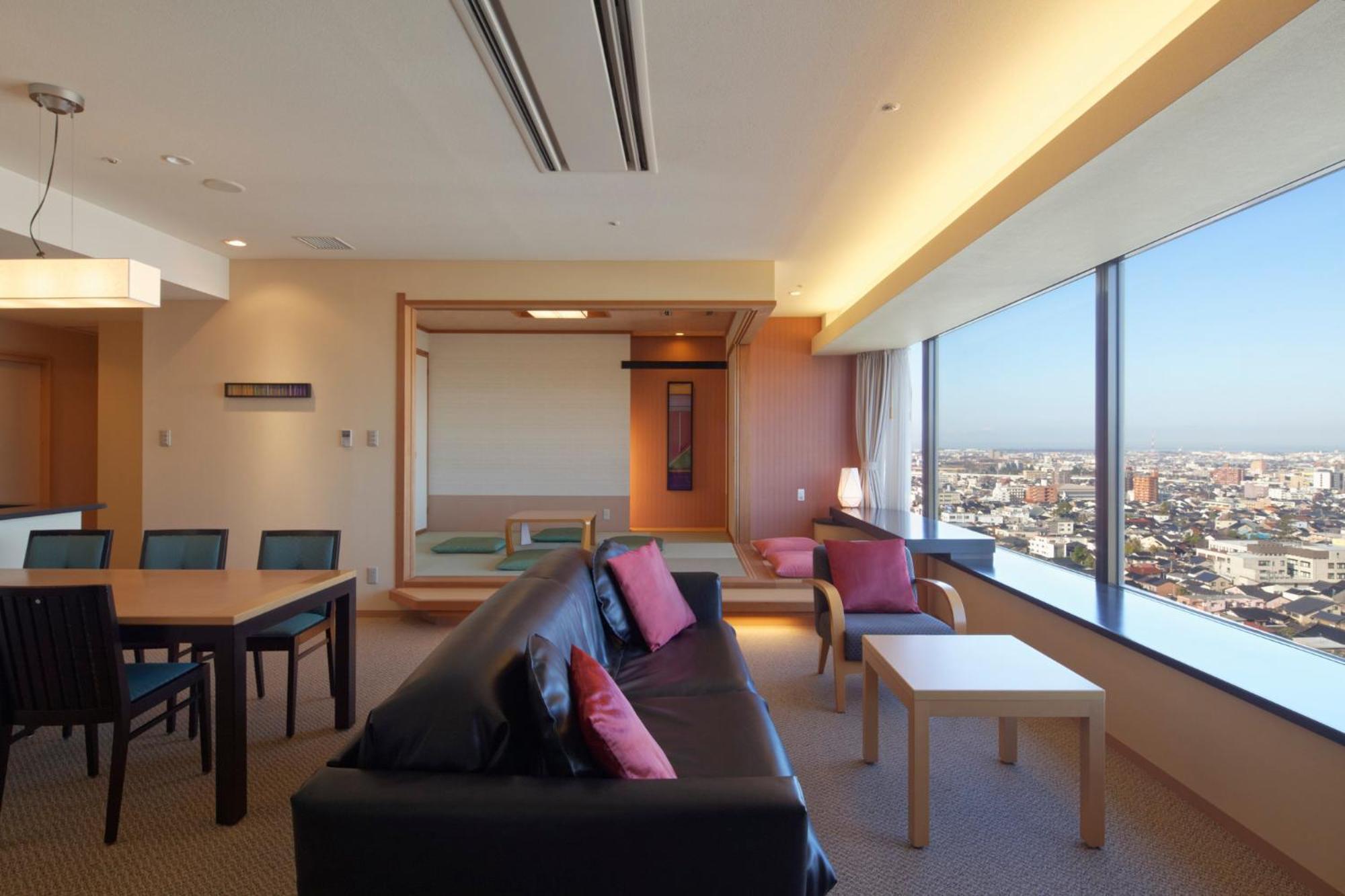 Kanazawa Tokyu Hotel Εξωτερικό φωτογραφία A suite at the hotel